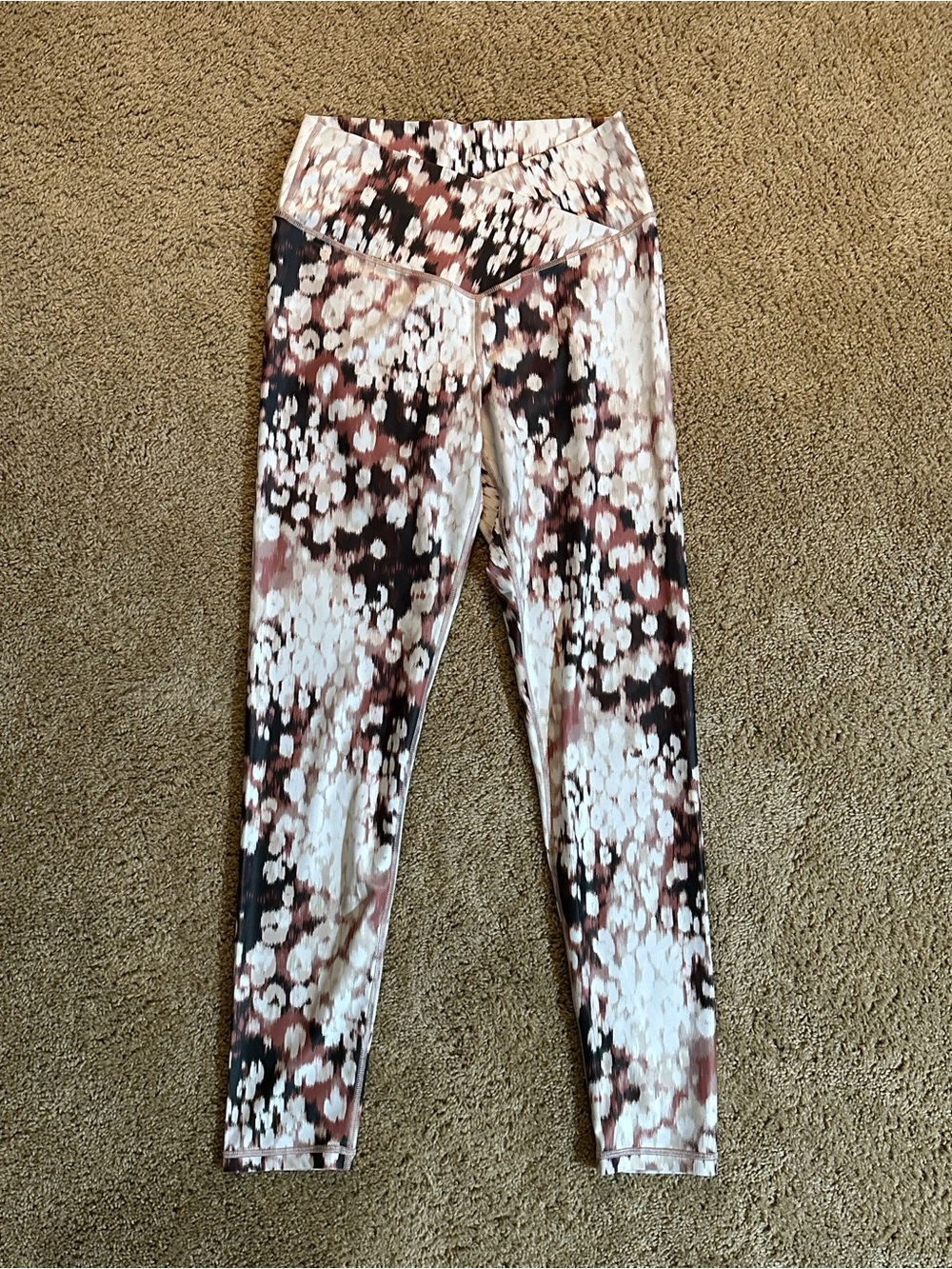 aerie High-Rise Crossover Leggings in Abstract Print